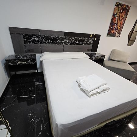 Apartamentos Benidorm Black Esterno foto